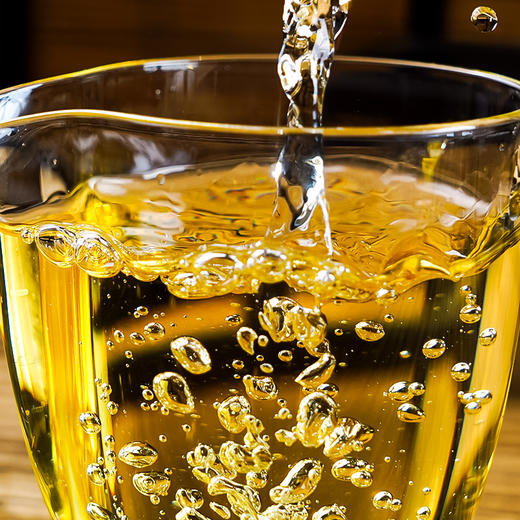 蕞鼎级产品【吉票】2020年易武瑶族至宝—九荒山茶王，树高16米，瑶区秘境新瑰宝，年底回馈喜欢极致口感的茶友，357克/饼*5，锡罐包装 商品图5