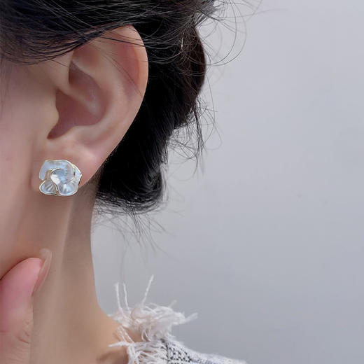 丁摩 s925纯银针耳钉女 山茶花耳环小众轻奢高级感气质耳饰5ZF-294 商品图1