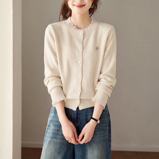 「自」全新升级【铂金会员183/天猫239/差价56】(71341)洛诗琳气质蕾丝花边圆领开衫2026春季新款纯色百搭针织外套 商品图2