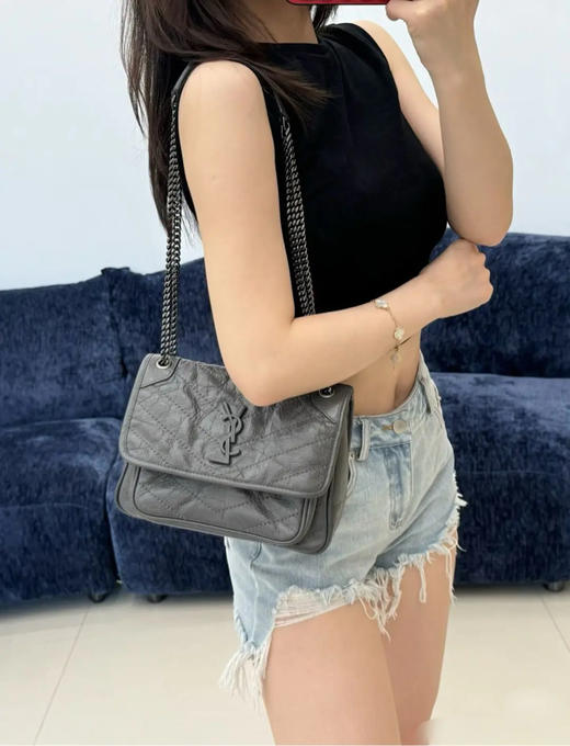 YSL Niki 小号 灰色 D扣 油蜡牛皮 斜挎包 商品图3