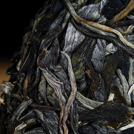 蕞鼎级产品【吉票】2020年易武瑶族至宝—九荒山茶王，树高16米，瑶区秘境新瑰宝，年底回馈喜欢极致口感的茶友，357克/饼*5，锡罐包装 商品图4