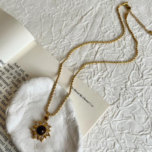 丁摩 美拉德虎眼石项链女 秋冬轻奢小众钛钢不褪色 毛衣链5ZF-191 商品图4