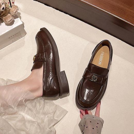 【YW】无忧购英伦风棕色山茶花乐福鞋女2026年新款百搭粗跟单鞋579（3.1截单后3-7天发货) 商品图5