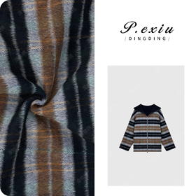 A008潘依绣丁丁宠粉【冬日序曲】羊驼-毛撞色条纹减龄感连帽毛呢外套 ZX24207