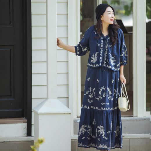 【林栖设计小店】鸟戏花间|藏青色绣花肌理宽松百搭2026春新款优雅衬衣1961146 商品图4