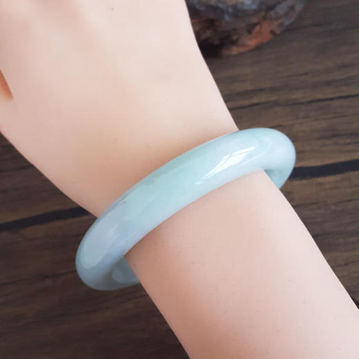 【天然正品】A货翡翠天然无纹裂糯种浅绿色61.5号翡翠手镯030226NJT31 商品图7