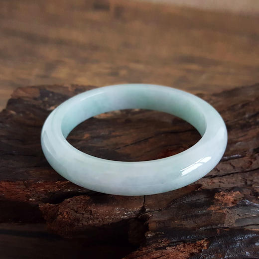 【天然正品】A货翡翠天然无纹裂糯种浅绿色61.5号翡翠手镯030226NJT31 商品图4