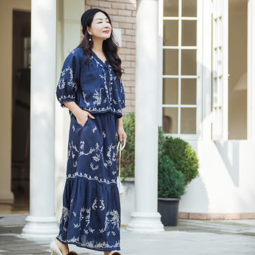 【林栖设计小店】鸟戏花间|藏青色绣花肌理宽松百搭2026春新款优雅衬衣1961146 商品图3