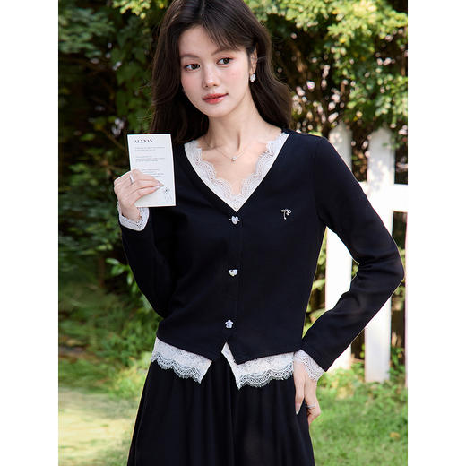 鹿向南「旷野风眠」黑色蕾丝拼接设计感长袖T恤女春季巨好看上衣 商品图0