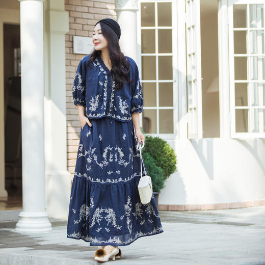 【林栖设计小店】鸟戏花间|藏青色绣花肌理宽松百搭2026春新款优雅衬衣1961146 商品图2