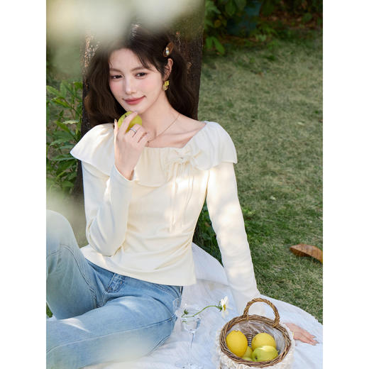 鹿向南「白汀蝶绪」杏色设计感长袖T恤女春季显瘦巨好看漂亮上衣 商品图4