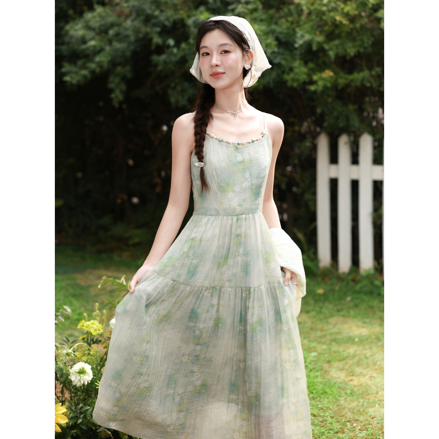 鹿向南「只此青绿」春季巨好看法式连衣裙女新款浅绿色吊带长裙子