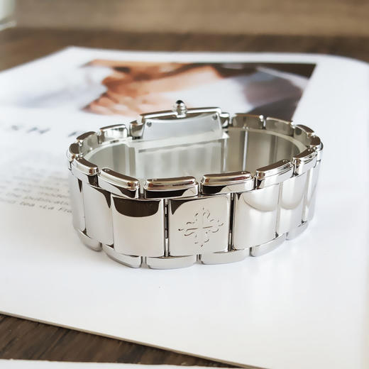 【95新】PATEK PHILIPPE 百达翡丽4910/10A-011石英机芯25*30MM（女款）TWENTY~4系列精钢；镶嵌钻石290126NJS09 商品图5