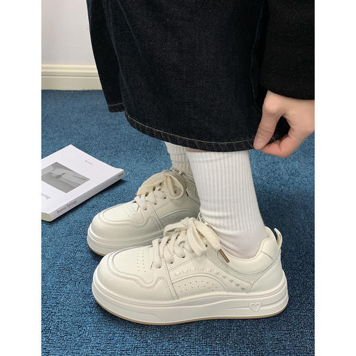 【YW】无忧购26春季新款厚底透气休闲板鞋爱心百搭小白鞋MIS-6065（3.7截单后3-7天发货) 商品图6