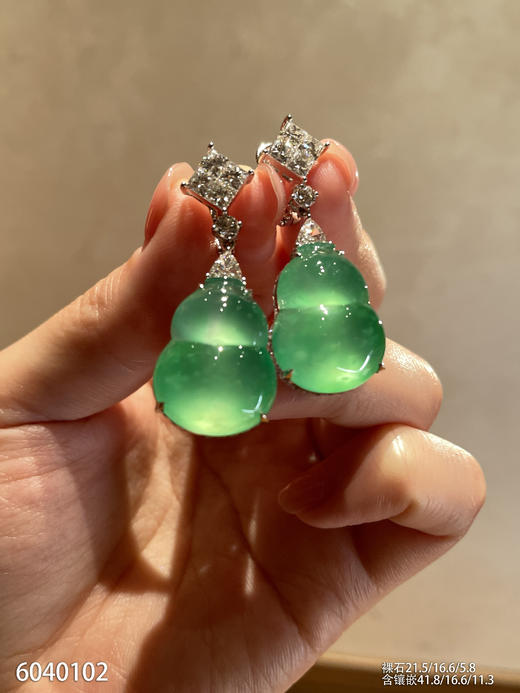 玻璃种阳绿葫芦耳坠【6040102】具体价格微信咨询 商品图1