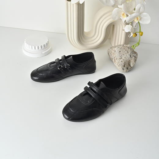 经典鲨2026春季专柜新品法式复古魔术贴软底舒适防滑单鞋女KW507-617011 商品图4