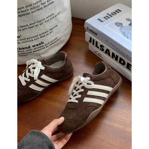 【YW】无忧购春季新款平底百搭三道杠时尚舒适运动休闲女鞋MIS-6553（3.7截单后3-7天发货) 商品图1