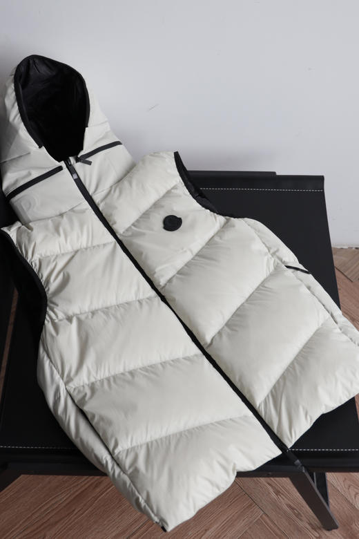 M.K Guers@c 斜纹绗缝连帽羽绒马甲 BX077 商品图3