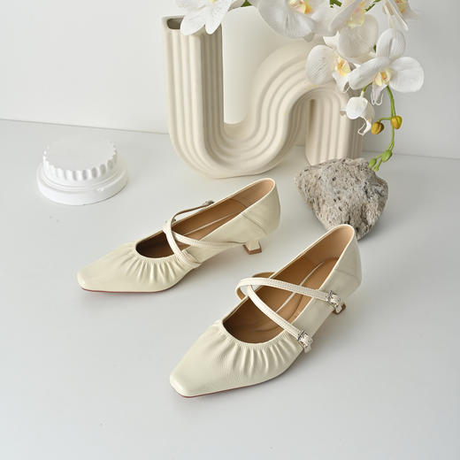 经典鲨2026年春专柜新品牛皮革法式小方头低细跟通勤单鞋女KW333-617011 商品图3