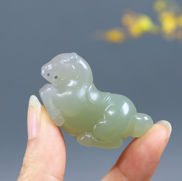 和田翠青玉唐马