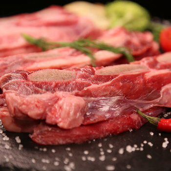 恒都 牛肉冷冻生鲜 牛楠后腿筋头巴脑牛腱子肋排 国产牛肉礼盒3.5kg 商品图0