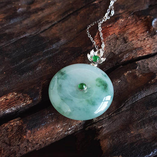 【天然正品】A货翡翠AU750白金镶天然细腻糯种飘蓝花平安扣翡翠吊坠项链26.8*20.5*5.9MM（皆取最大值）140126NJS08 商品图4