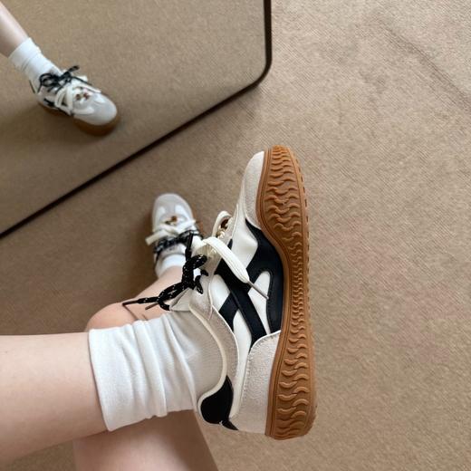 限时特价❗️【查尔斯桃心德训鞋】场景全适配的百搭选择💌撞色拼接与双鞋带，写满小心机的复古潮流感👟三重结构定义“踩屎感”舒适 商品图1