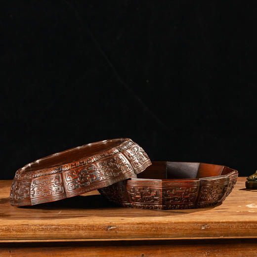 二十世纪	红木满工夔龙纹菱口捧盒 商品图3