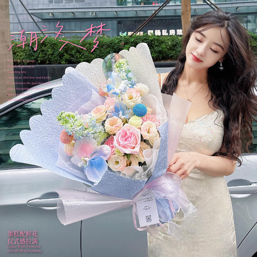 轻奢款鲜花【潮汐入梦】粉荔枝5支/剑兰1支/白罗兰2支/白桔梗6-8朵/黄金球3支/蝴蝶兰1朵/氛围感鲜花/仪式感鲜花 商品图0