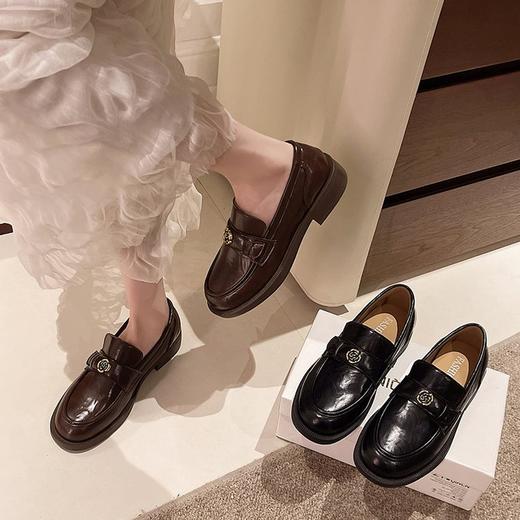 【YW】无忧购英伦风棕色山茶花乐福鞋女2026年新款百搭粗跟单鞋579（3.1截单后3-7天发货) 商品图0