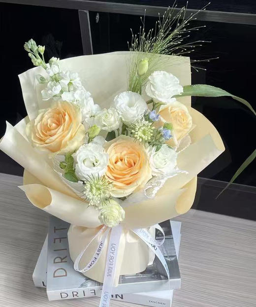 【蜜桃雪山】精品小花束 商品图0