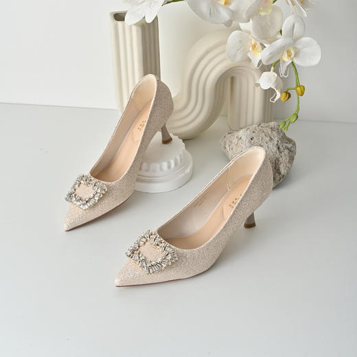 经典鲨2026年春季专柜新品优雅尖头5.5cm高细跟婚鞋高跟鞋女KW87-617031 商品图1