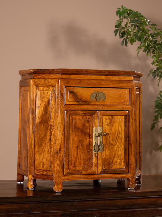 二十世纪	黄花梨八角橱柜 商品图1