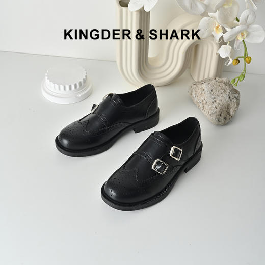 经典鲨2026年春专柜新款布洛克雕花平底英伦风单鞋乐福鞋女KW392-617011 商品图0