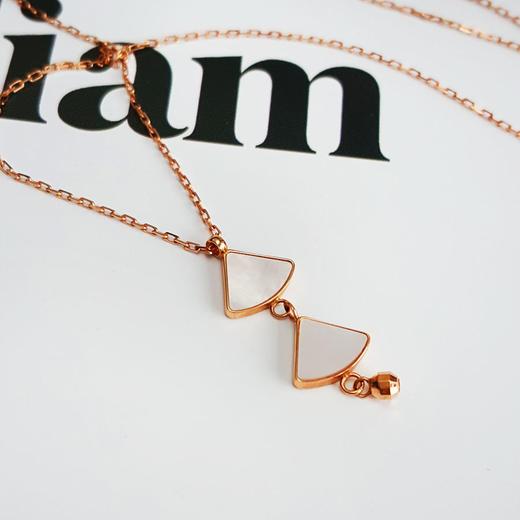 【天然正品】AU750玫瑰金经典时尚双扇子造型贝母吊坠项链22.9*7.9*1.3MM（皆取最大值）链长：43CM（长度可调节）170126NJS39 商品图3