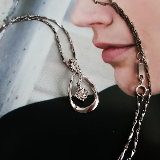 中国黄金AU750白金简约时尚0.045克拉钻石吊坠项链20.4*11.1*5.4MM（皆取最大值）链长：43CM（长度可调节）270126NJ20 商品图5