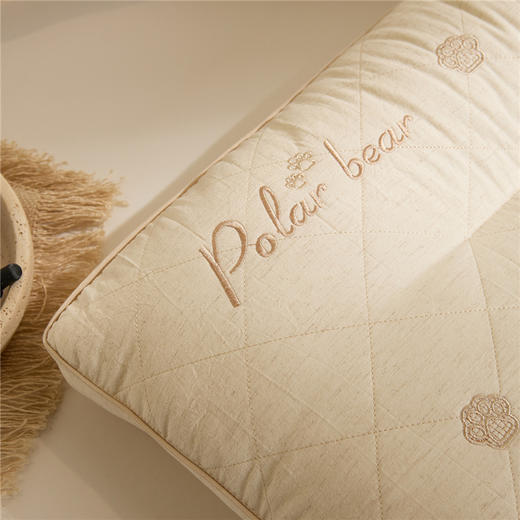 【品牌直发】加倍生活 亚麻北极熊枕 棉麻绣花小熊枕头 成人立体亚麻枕芯  枕头枕芯 商品图5