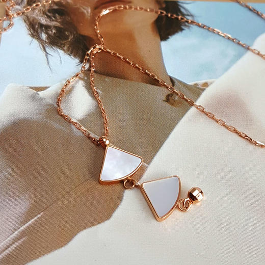 【天然正品】AU750玫瑰金经典时尚双扇子造型贝母吊坠项链22.9*7.9*1.3MM（皆取最大值）链长：43CM（长度可调节）170126NJS39 商品图5