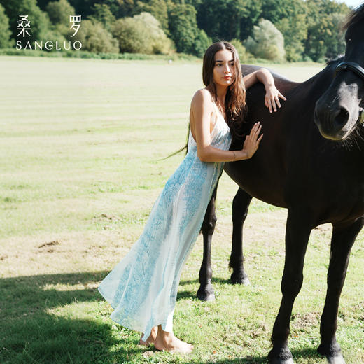 浪漫仙气』桑罗浅蓝蕾丝印花真睡裙桑蚕丝海边度假吊带长裙 商品图2