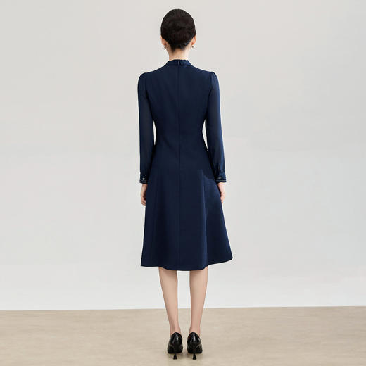 「高货wl」全新升级【铂金会员367/天猫489/差价122】(74400)洛诗琳法式轻奢烫钻连衣裙2026春季新款飘带领通勤收腰裙 商品图2