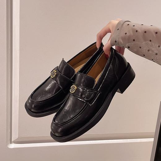 【YW】无忧购英伦风棕色山茶花乐福鞋女2026年新款百搭粗跟单鞋579（3.1截单后3-7天发货) 商品图9