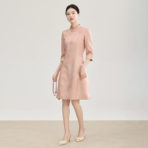 「高货wl」全新升级【铂金会员367/天猫499/差价132】(75023)洛诗琳新中式云锦感连衣裙2026春夏新款提花缎旗袍收腰裙 商品图1