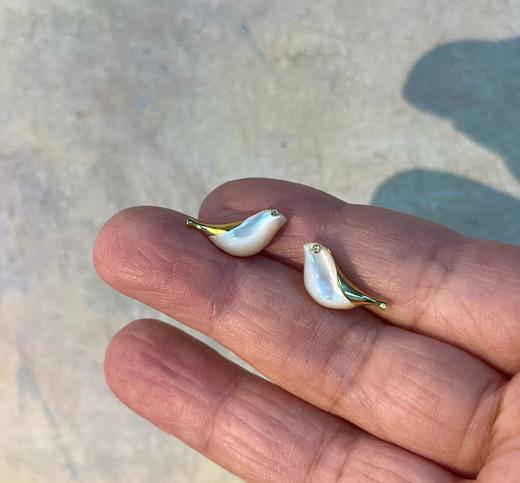 林间小鸟天然贝母耳钉 德国珠宝品牌尾单 银镀金耳钉  非质量问题 不退不换 商品图1