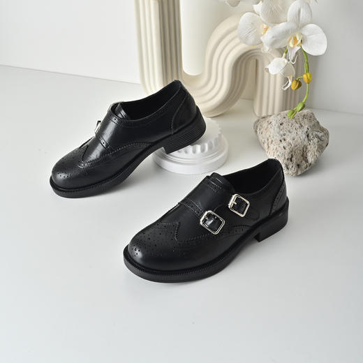 经典鲨2026年春专柜新款布洛克雕花平底英伦风单鞋乐福鞋女KW392-617011 商品图2