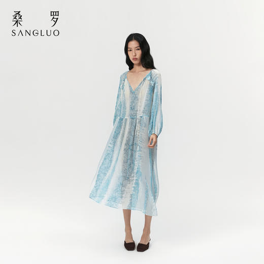 浪漫仙气』桑罗浅蓝蕾丝印花真睡裙桑蚕丝海边度假吊带长裙 商品图7