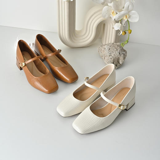 经典鲨2026年春专柜新品复古方头纯色气质中粗跟浅口单鞋女KW89-617031 商品图2