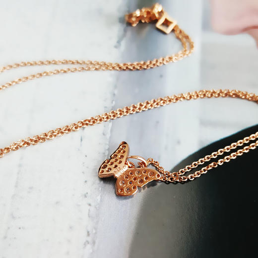 【天然正品】AU750玫瑰金简约时尚蝴蝶造型0.22克拉群镶钻石吊坠项链11.1*10.5*2.8MM（皆取最大值）链长：45CM（长度可调节）260126TB60 商品图4