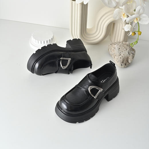 经典鲨2026春专柜新品百搭黑色4.5cm中粗跟通勤乐福鞋单鞋女KW230-617051 商品图9