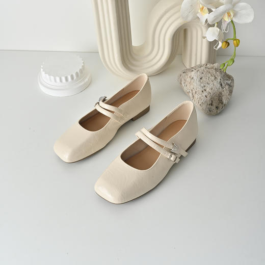 经典鲨2026年春专柜新品时尚方头一字式扣带通勤软底单鞋女KW89-617081 商品图2