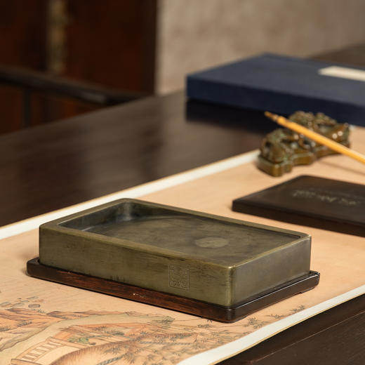 清	詹荡阁翊云款长方敞池绿端砚 商品图3